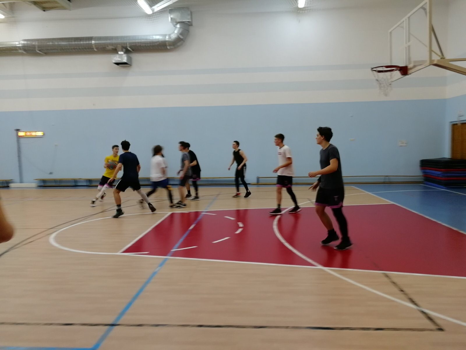 Соревнования по баскетболу, среди сборных команд юношей 9-11 классов.
